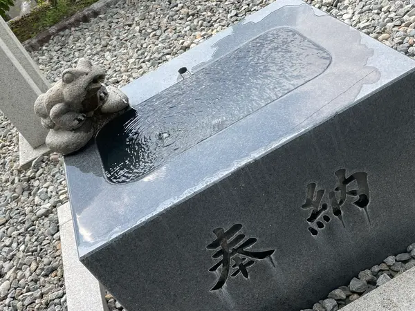 カエルの手水舎