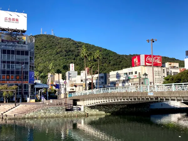 新町橋をくぐる