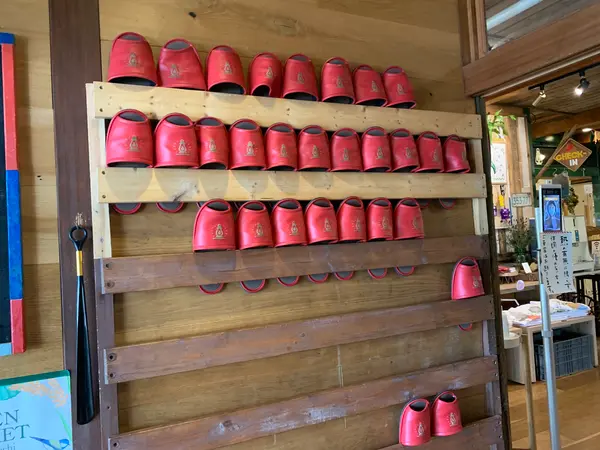 可愛いランプのデザインのスリッパ