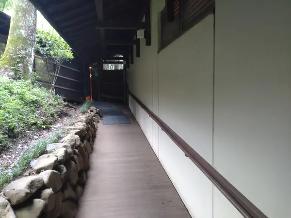 簡易脱衣所までの廊下