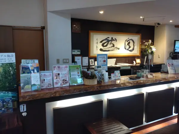 フロントはこんな感じ。