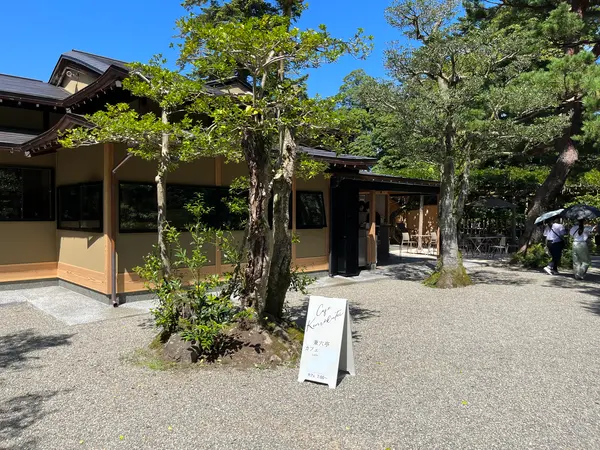 新しいカフェ