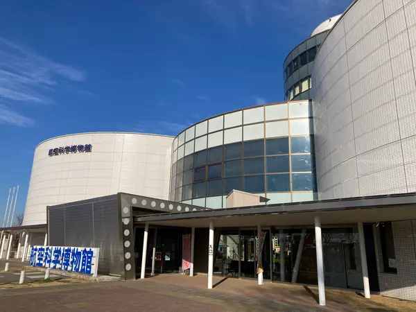 建物入り口。