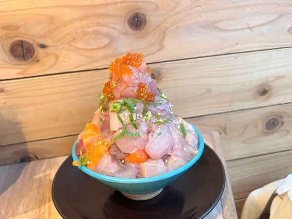 主役のてっぺん丼