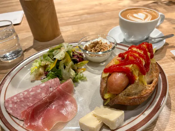 ホットドックのモーニング。1300円