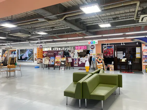 物産展や飲食店など