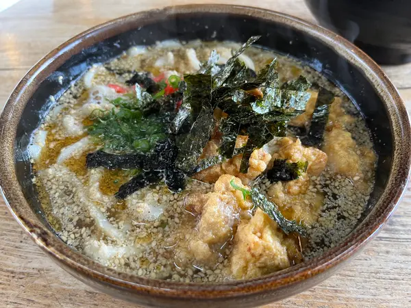 ごまかしうどんは胡麻たっぷり