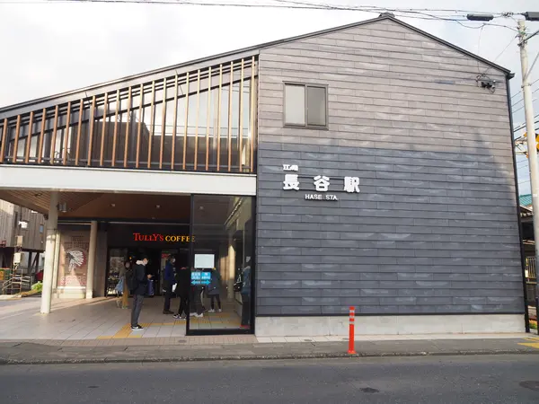 長谷駅から海側へ