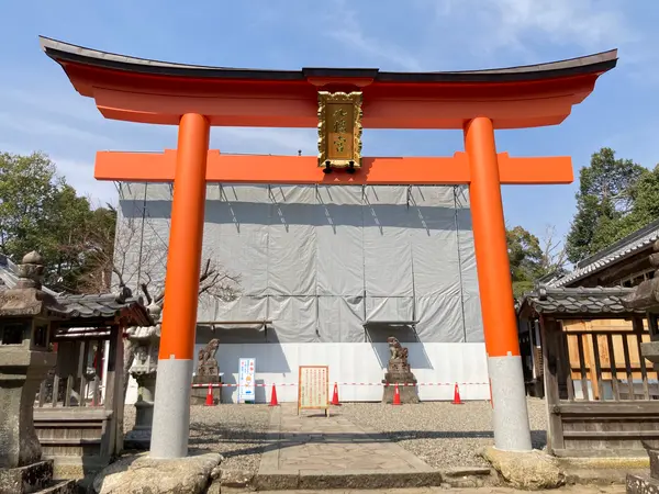 本殿は改修中…