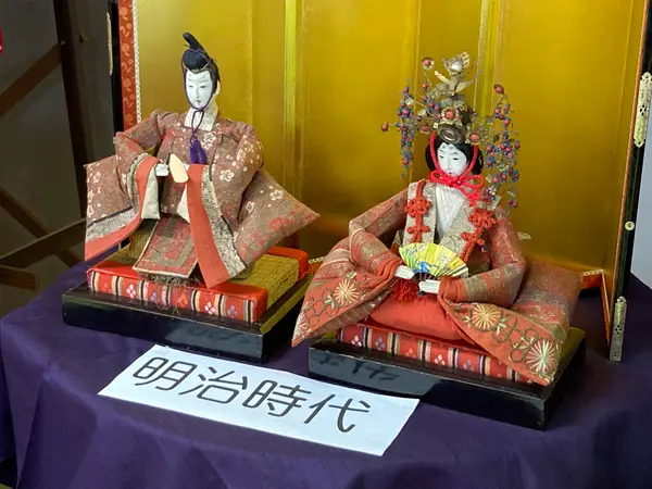年代もののお雛さまも