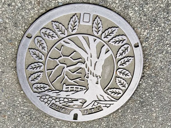 マンホールにも…