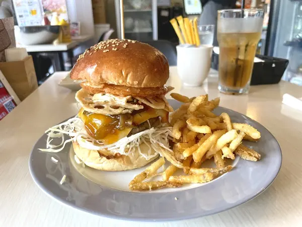 【柚子薫る、ここにしかない照りたまバーガー　ポテト、ドリンク、サラダセット　¥2,085】