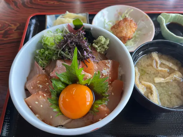 イトウとヒラメの漬け丼