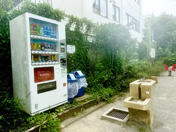 自販機・手洗い場・ゴミ箱あり