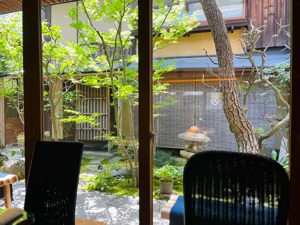 庭園を眺めながら
