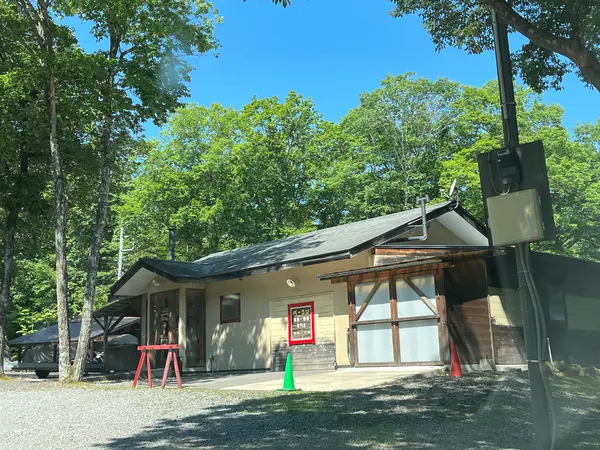 夏だと緑に囲まれたステキなお店になります