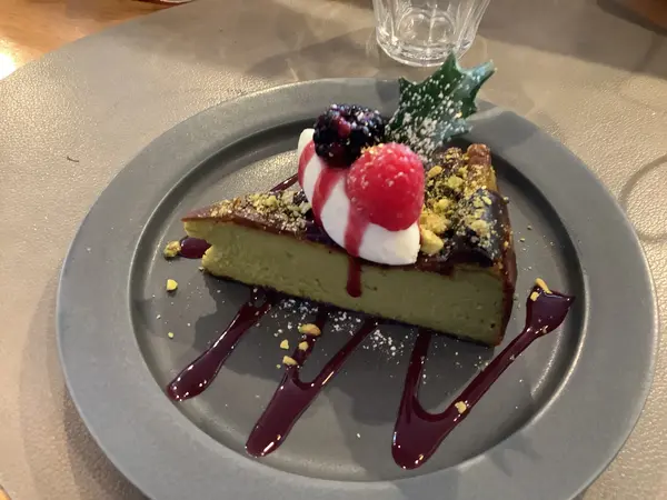 ピスタチオのバスクチーズケーキ