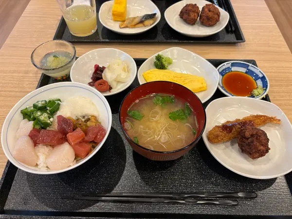 朝から海鮮丼