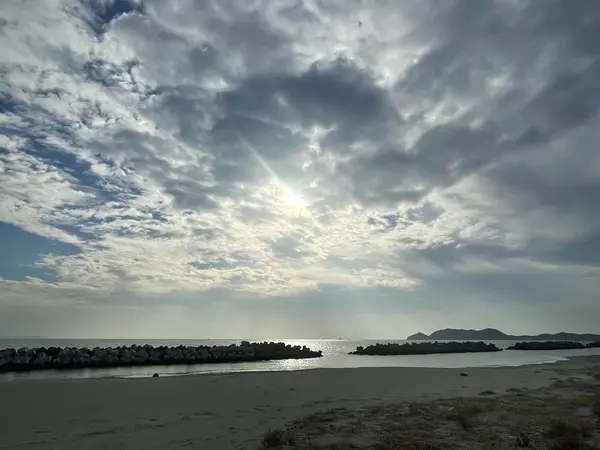 バス停の目の前の海岸