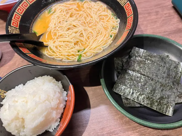 替え玉1玉 と 半ごはんと海苔2枚