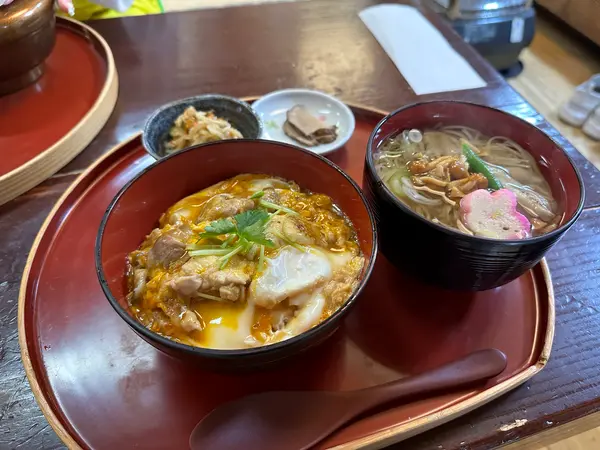 比内地鶏親子丼と稲庭うどんセット