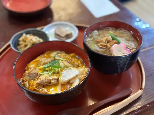 比内地鶏親子丼と稲庭うどんセット