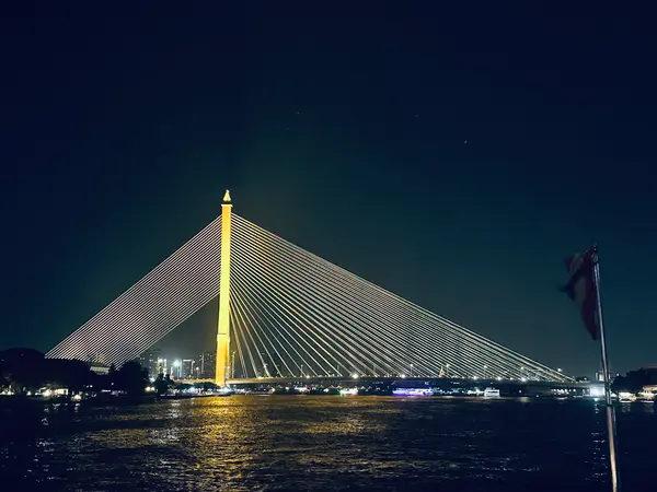 ラーマ8世橋のライトアップ