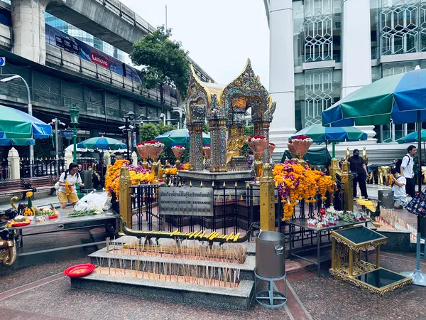 にヒンドゥー教神のブラフマー(宇宙の創造を司る)を祀る祠
