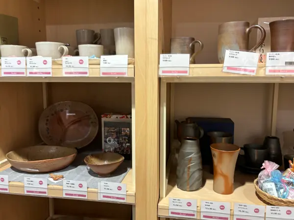 岡山の工芸品なども販売