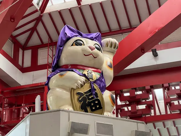 大きな招き猫さん