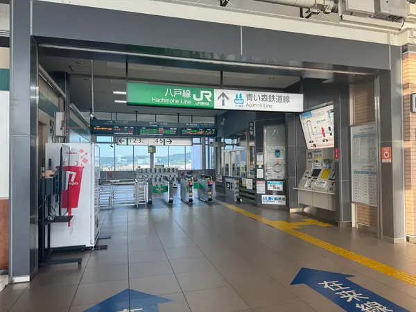 朝市へは青い森鉄道線で