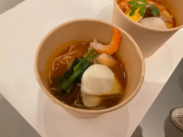 シンガポール館で頂いたラクサ