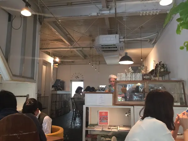 店内の様子＊