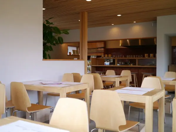 店内はちょっと狭いかも