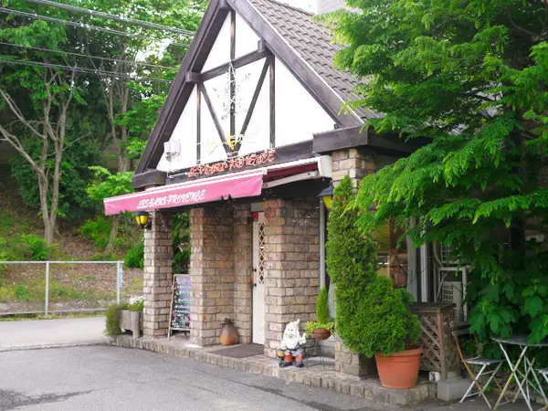 お隣はケーキ屋さん