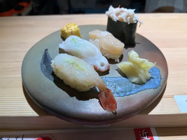 特選寿司を2人でシェアして食べたいものを少し追加しました