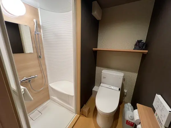 シャワールームとトイレは別々
