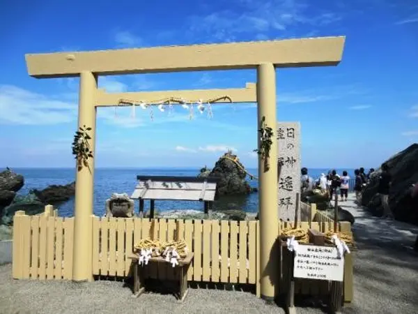 興玉神石の遙拝所