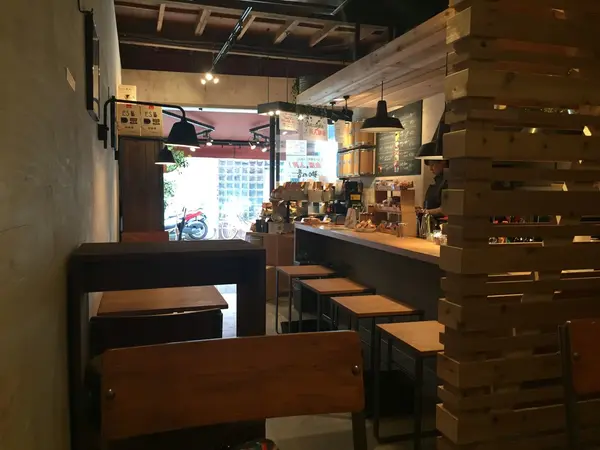 こじんまりした店内