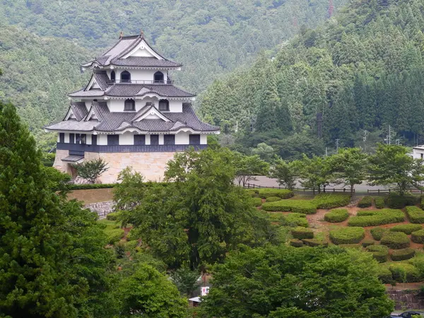 もう少し奥には藤橋城