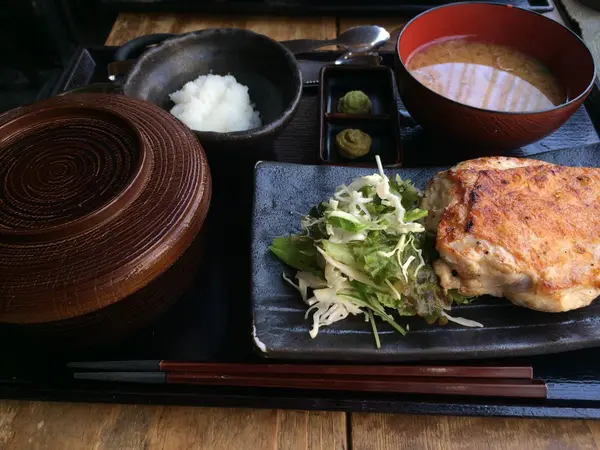 大山鶏の香味刺身ステーキ定食