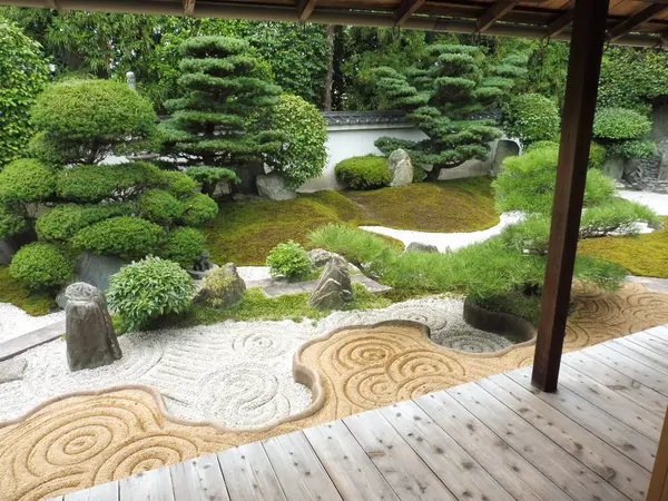 「臥雲の庭」