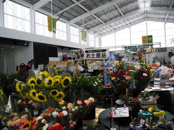 生鮮品売り場は旧体育館
