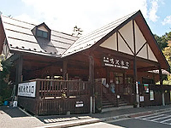 氷穴への入口＆売店
