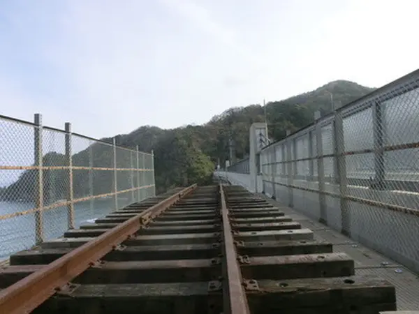 空の駅と線路