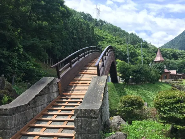 ここを越えて風穴へ
