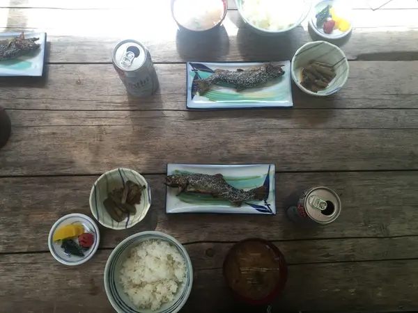 定食は1600円