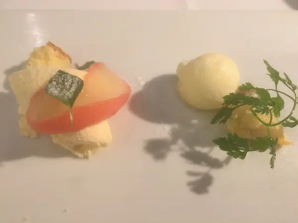 桃のコンポートと梨シャーベット
