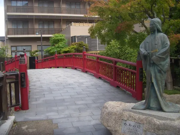 秀吉と見つめあうような場所にねね像