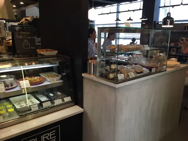 店内へ入るとおいしそ〜なスイーツがお出迎え